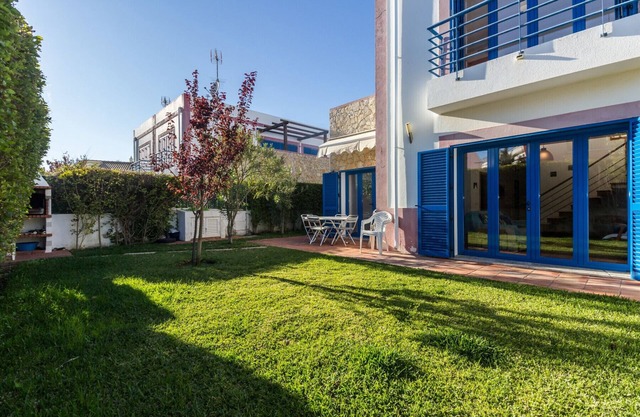 Villa de 3 dormitórios con jardín y wifi by ALGARVEMANTA (56V3)