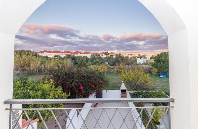 Casa de 3 habitaciones con patio en la Playa de la Manta Rota by AlgarveManta (2V3)