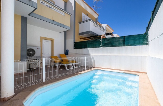 Casa de 3 habitaciones con piscina privada cerca de la playa by AlgarveManta (23V3)