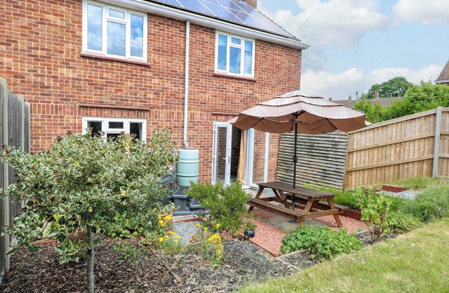 3 BIRKBECK WAY, pet friendly, with hot tub in Norwich
