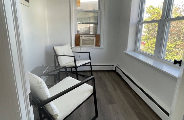 3 Blocks From The Beach Just Renovated 3 Bdrm Plus Den