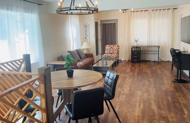 3 BR and 2 BA -Close to Royal Oak and Ferndale. 20 minutes to Detroit Downtown