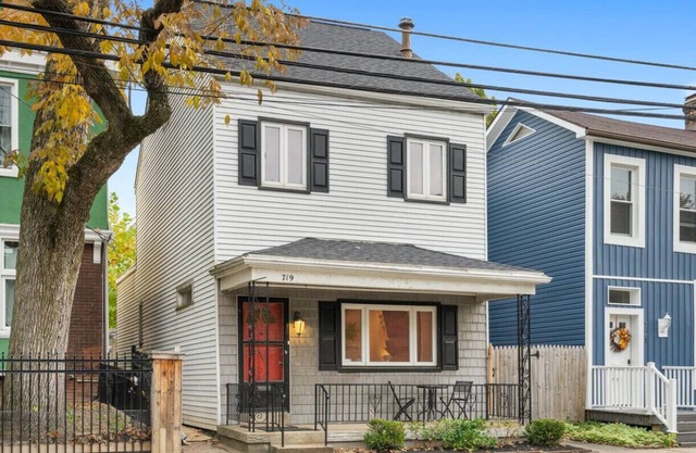 3 BR home|Steps from Walnut Street w/Free parking!