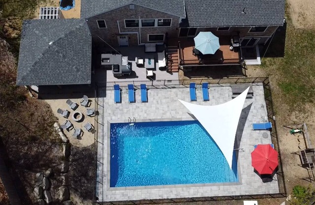 3 casas en una, piscina nueva, a pie de playa, ideal para familias múltiples