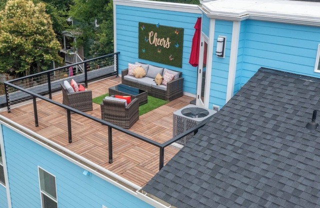 3 Level Rooftop Oasis Near Downtown Durham!
