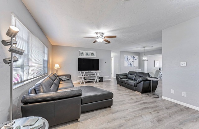 3 Mi to Venice Beach: Pet-Friendly Home w/ Yard