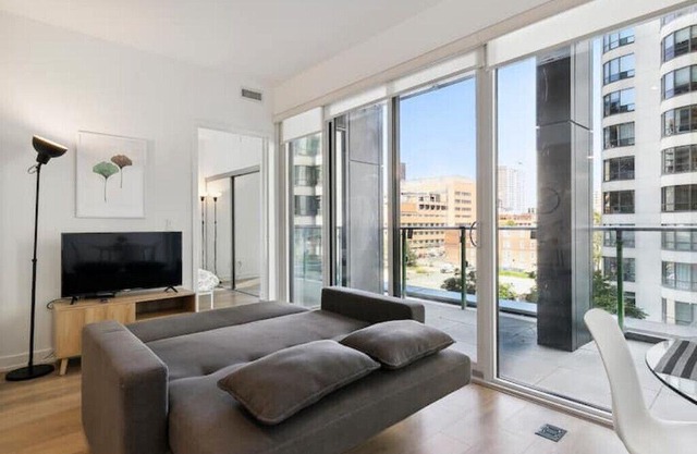 3 Min To Subway New Condo Heart Of Downtown
