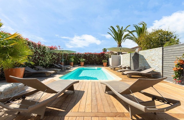 3 minutos a pie de la playa de cala rossa 4 villas con área de piscina