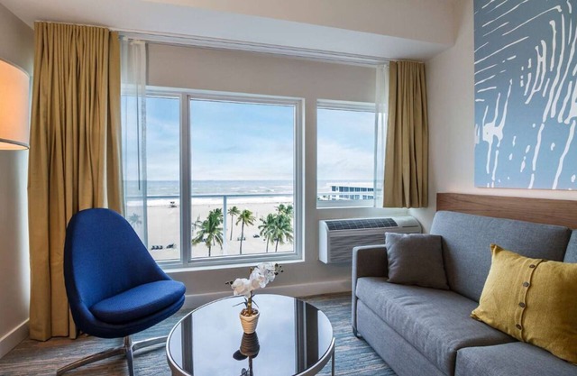 3 Modern Rooms Near State Park & Fort Lauderdale Hotspots