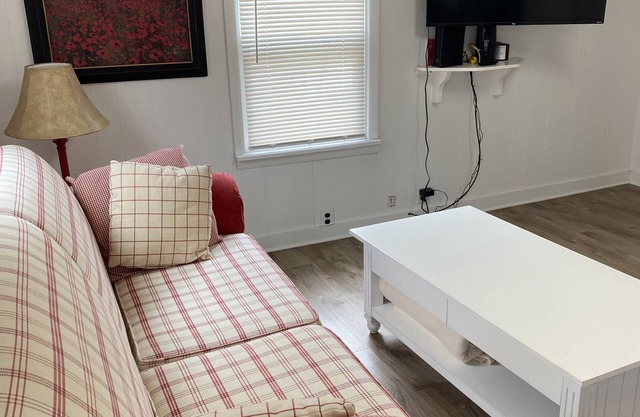 1 or 2 night availability! 2 blocks from beach, pickle ball, 4 blocks to town.