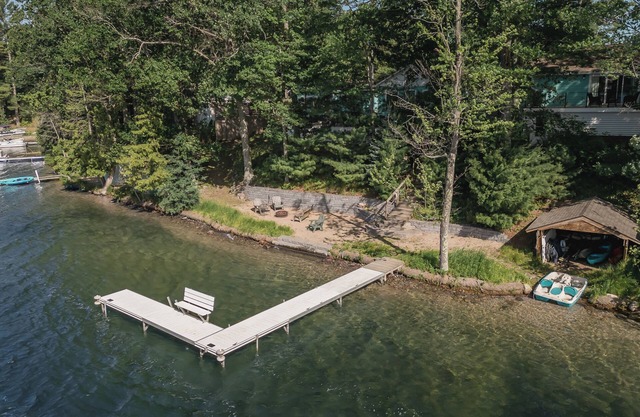 3 Sandy Beachfront Cabins on Beautiful Spider Lake - Betty's Hideout