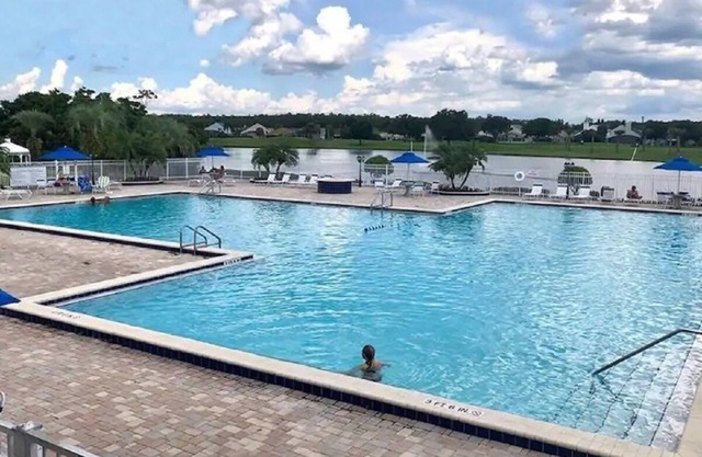30 Day Stay Home Near Airport, Disney, Community Pool