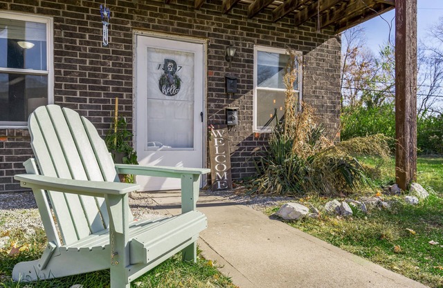 30 days minimum Stylish 2b1b near Downtown KC/ stadiums in independence MO