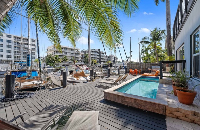 320-1 Las Olas Boulevard