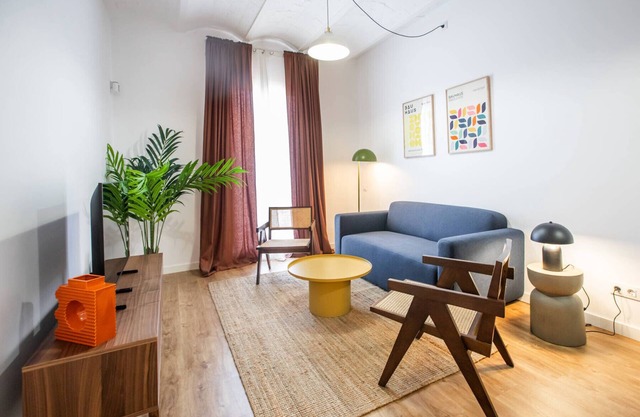 33PAR1094 - Magnific 2BR Flat in Poble Sec