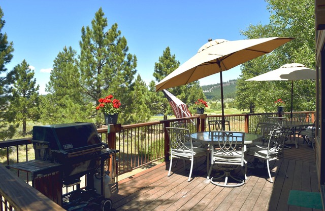Bear Lodge at Northstar, una casa construida a medida en una ruta de transporte con juegos y vistas increíbles