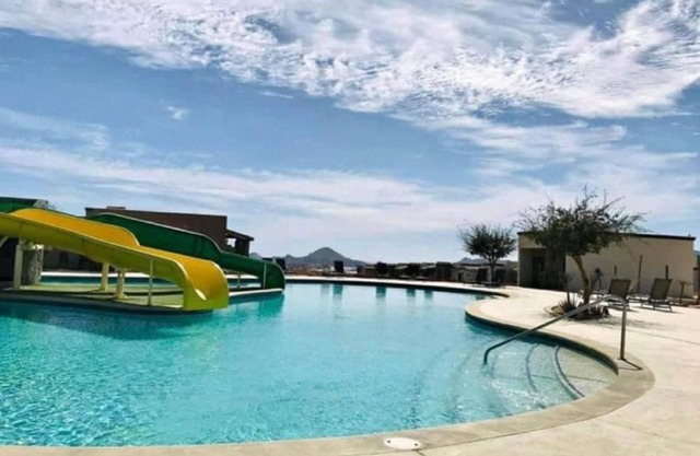 3BD/2BA 2nd Floor Condo w/ Amazing Views