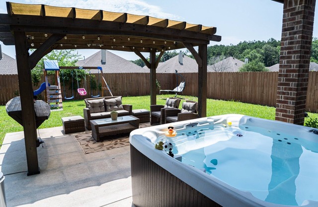 3BR/2BA Home w/ Jacuzzi and Kids Playground