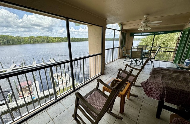 3BR / 2BA Welaka Condo en St. Johns River- Magníficas puestas de sol