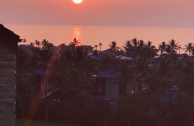 3BR, 3BA Condominio Kailua-Kona. La mejor ubicación Hermosas vistas al océano y al campo de golf.