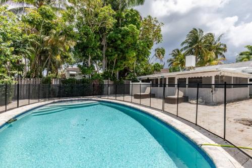 3BR Beach Getaway with Pool, Bikes & BBQ