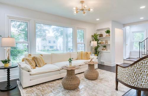 3BR Gem w 4-Season Room