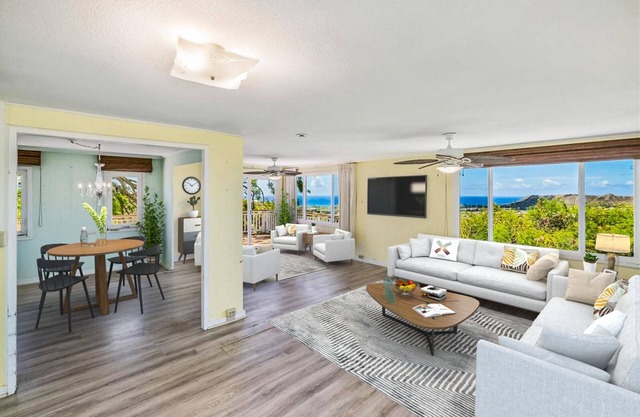 3BR Honolulu - Ocean & Mountain Views + WiFI, A/C