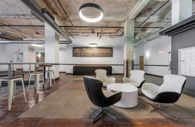 3BR Luxury Historic Loft with Gym by Envitae