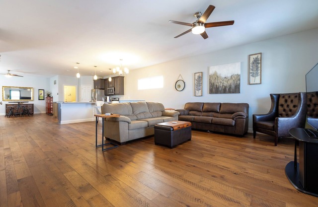 3BR Parkside Home / Perfect Location