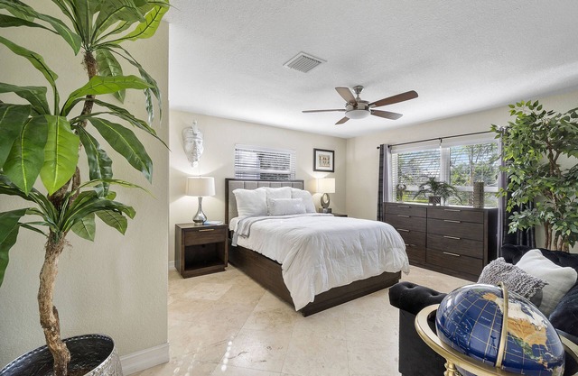 3BR PRIVATE HOME w/ HOT TUB, HEATED POOL, DOCK & OCEAN ACCESS