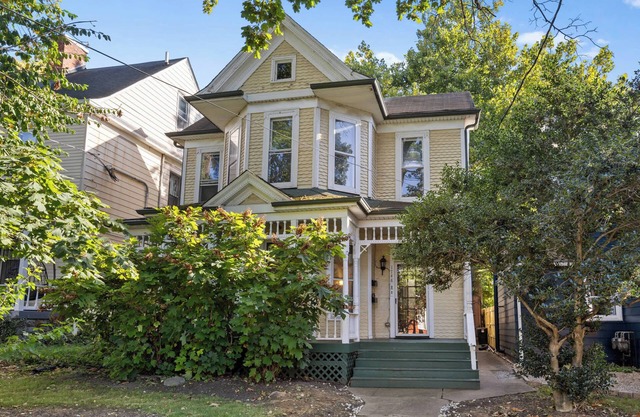 Vibrant Clifton Retreat Near Dining & Attractions