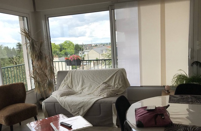 Apartamento en la 3ª planta con terraza y ascensor.