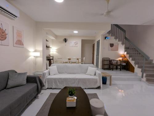 4-15pax Sawatt Homestay at Subang - Entire House - 5mins to Sunway - SJMC