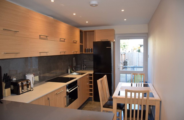 Casa de 4/5 dormitorios, 2 baños, jardín, wifi, estación de metro de 10 minutos