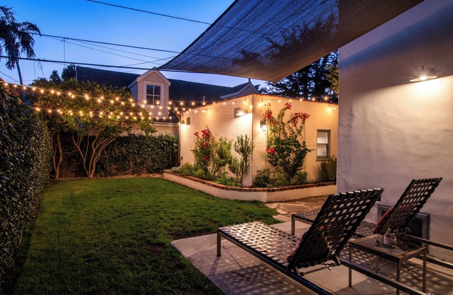 4 bd + 3 ba Westwood Spanish getaway: 1 king + 1 queen, fitness, office, outdoor
