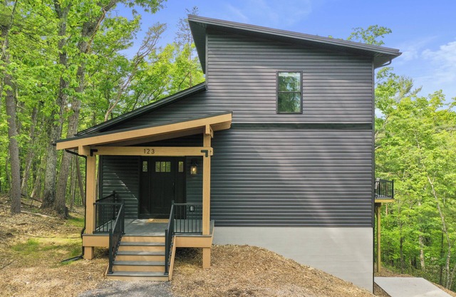 4 BDR New Modern & Spacious Mountain View Retreat - 5Min to Bryce Resort