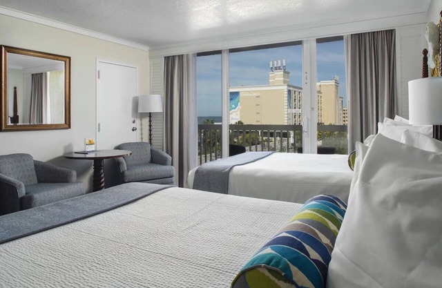4 Beach View Rooms With Balcony, Coastal Escape, Parking!