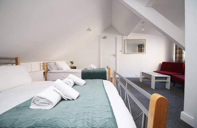 4 Bed Flat - Sleeps 4 - Parking - Wifi