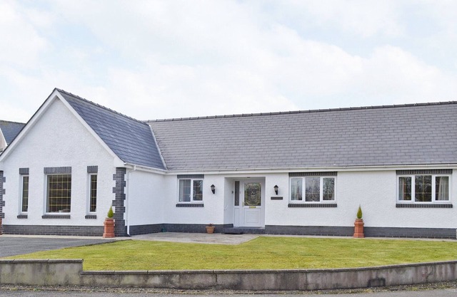 Alojamiento de 4 habitaciones en Cross Inn cerca de New Quay