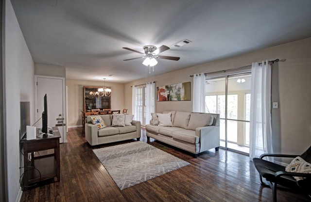 4 bedroom 2 bath City Retreat with Fantastic Private Backyard