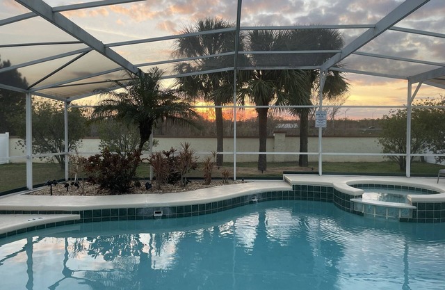 4 BEDROOM/ 3 BATH WITH PRIVATE POOL, CLOSE TO DISNEY/ FOUR CORNERS/ KISSIMMEE