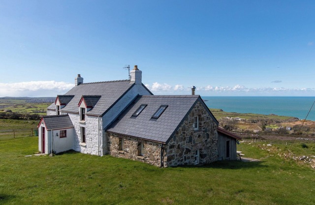 4 bedroom accommodation in Dinas Cross