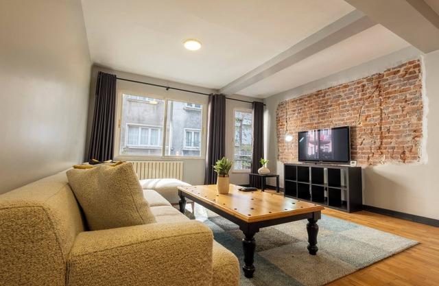 4-bedroom apartment with private terrace, AC and WiFi