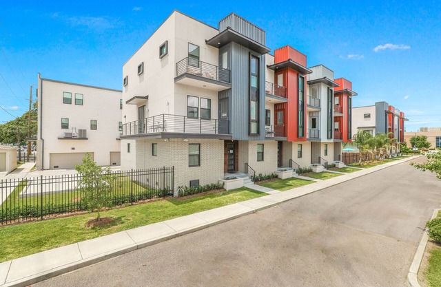 4 Bedroom Bienville Townhouses near Restaurants