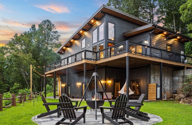 October Bryson City Luxury Cabin: Hot Tub Mountain Views Theater + Arcade