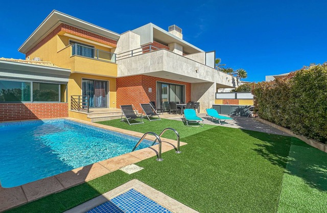 ★4 Bedroom, Holiday villa with Private Pool, Beach nearby in Albufeira