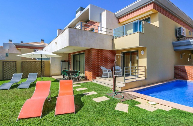 4 dormitorios, villa de vacaciones con piscina, campo de golf en Albufeira