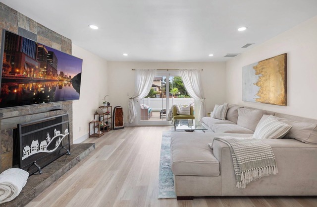 4-bedroom house in marvelous San Diego with AC, WiFi. Enjoy your stay