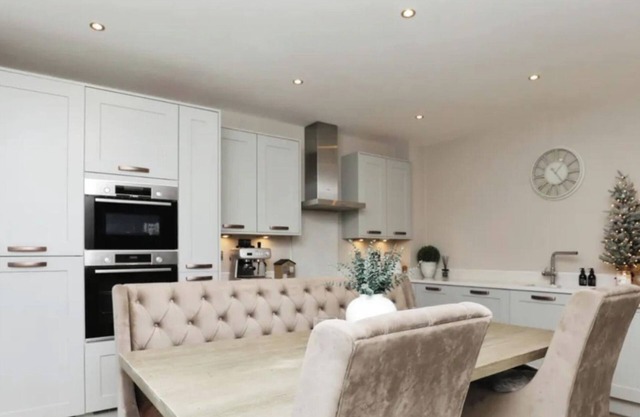 Halewood Haven - 4 Bedroom House