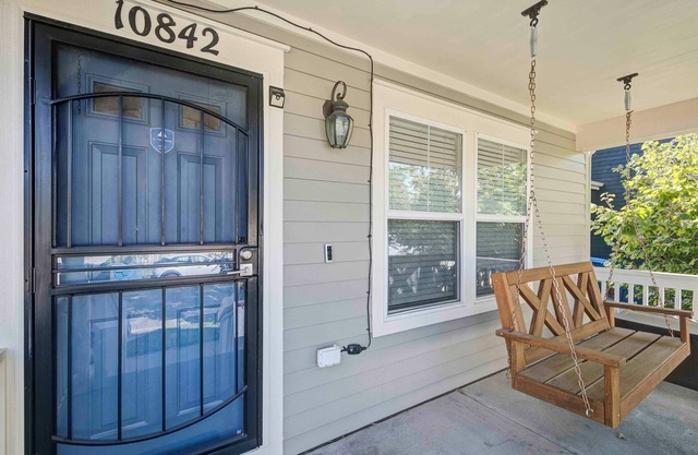 4-bedroom house w/ Hot Tub, Patio, Fire pit, King Master